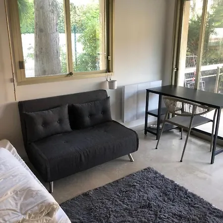 Juan-les-pins Residentiel, Grand Studio Proche Plages Et Commerces شقة *
