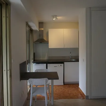 Juan-les-pins Residentiel, Grand Studio Proche Plages Et Commerces شقة *